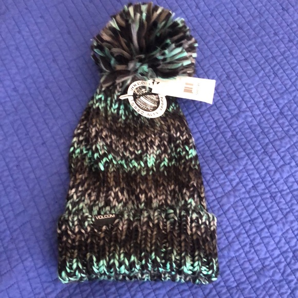 NWT Volcom Women’s Chevron Beanie - Picture 2 of 4